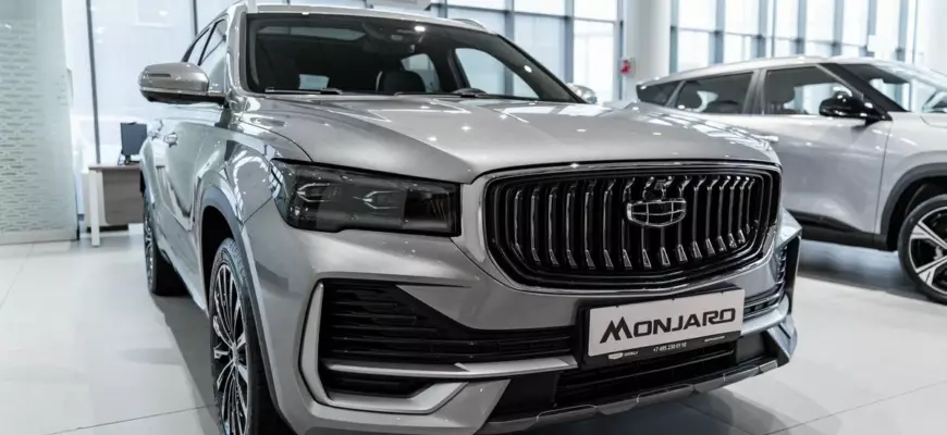Новый премиальный кроссовер Geely Monjaro в Москве